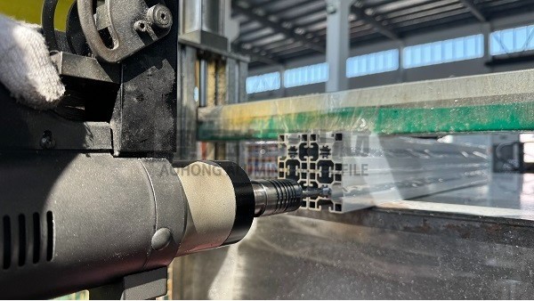 4545歐標(biāo)鋁型材中心適合攻絲嗎？